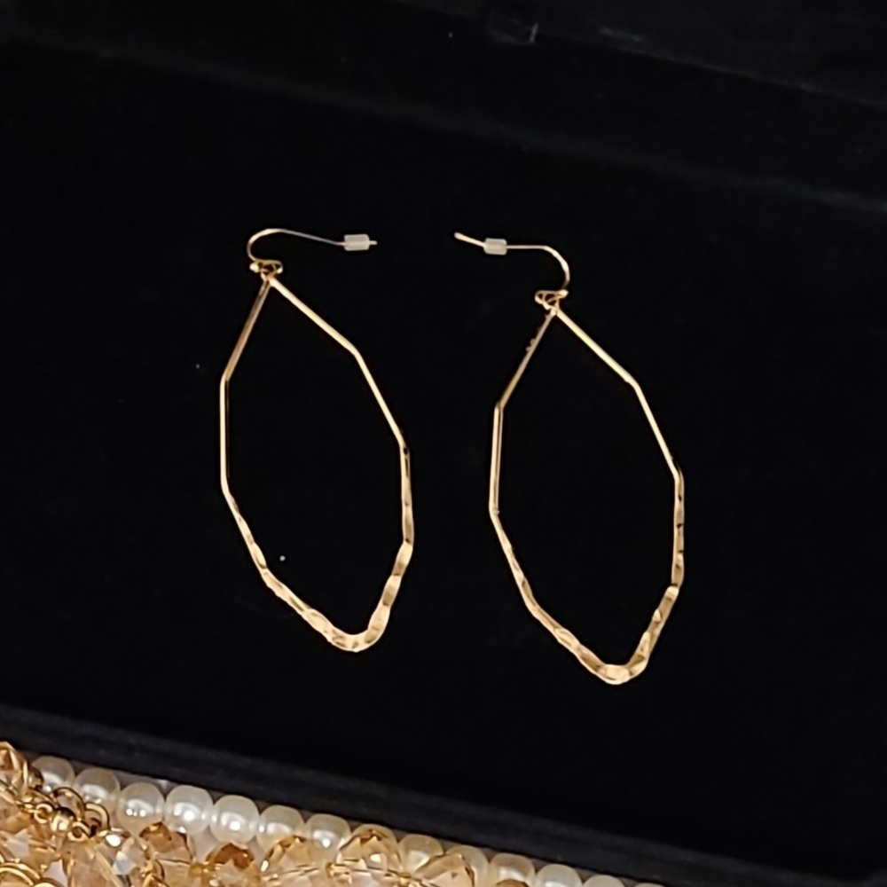 NWT Large Hammered Abstract Hoop Gold Earrings - Picture 6 of 10